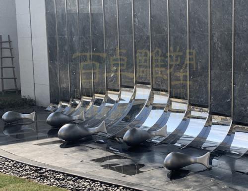 《魚(yú)》不銹鋼景墻景觀雕塑